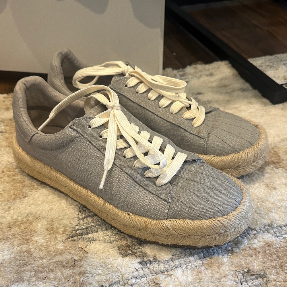 Gray Women's Sneakers with Cream Accents